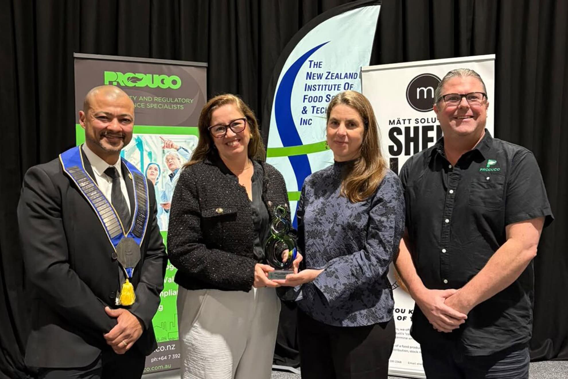 Produco presenting the inaugural NZIFST Collaboration Award to AgResearch's Food Integrity Programme for outstanding collaboration in food safety and regulatory compliance in New Zealand.